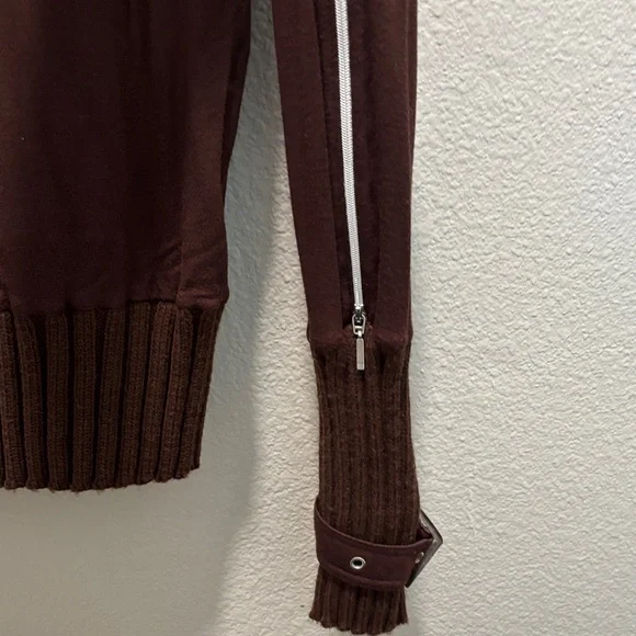 Vintage Yoki Brown Turtleneck Sweater with zippers and buckles - Picture 4 of 7